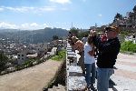 Photostop auf dem Weg vom Panecillo Hügel in die Altstadt von Quito.<br />© A.Schmitz